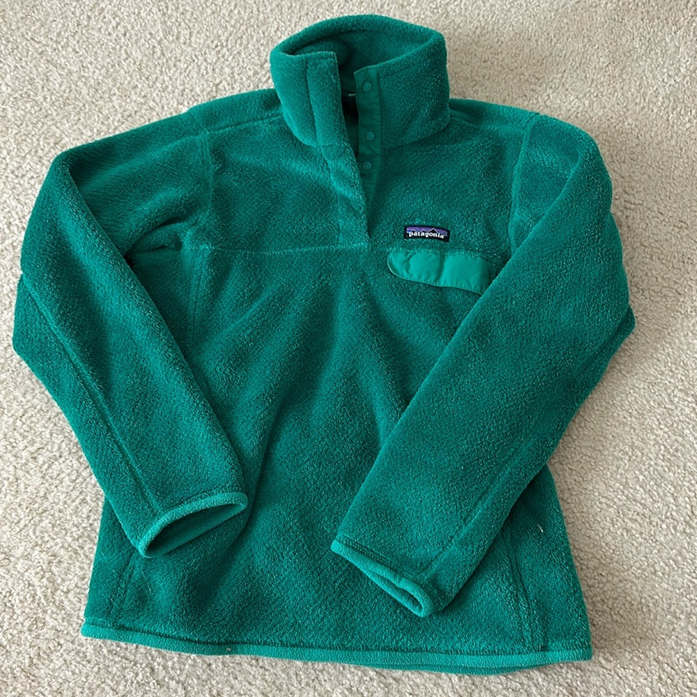 Women’s Patagonia fleece pullover.